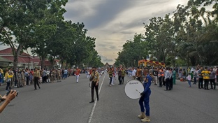 Kirab dan Display Drumband Gita Abdi Praja (GAP), meriahkan Hari Jadi Kota Pekanbaru ke-238 (foto/rahmat)